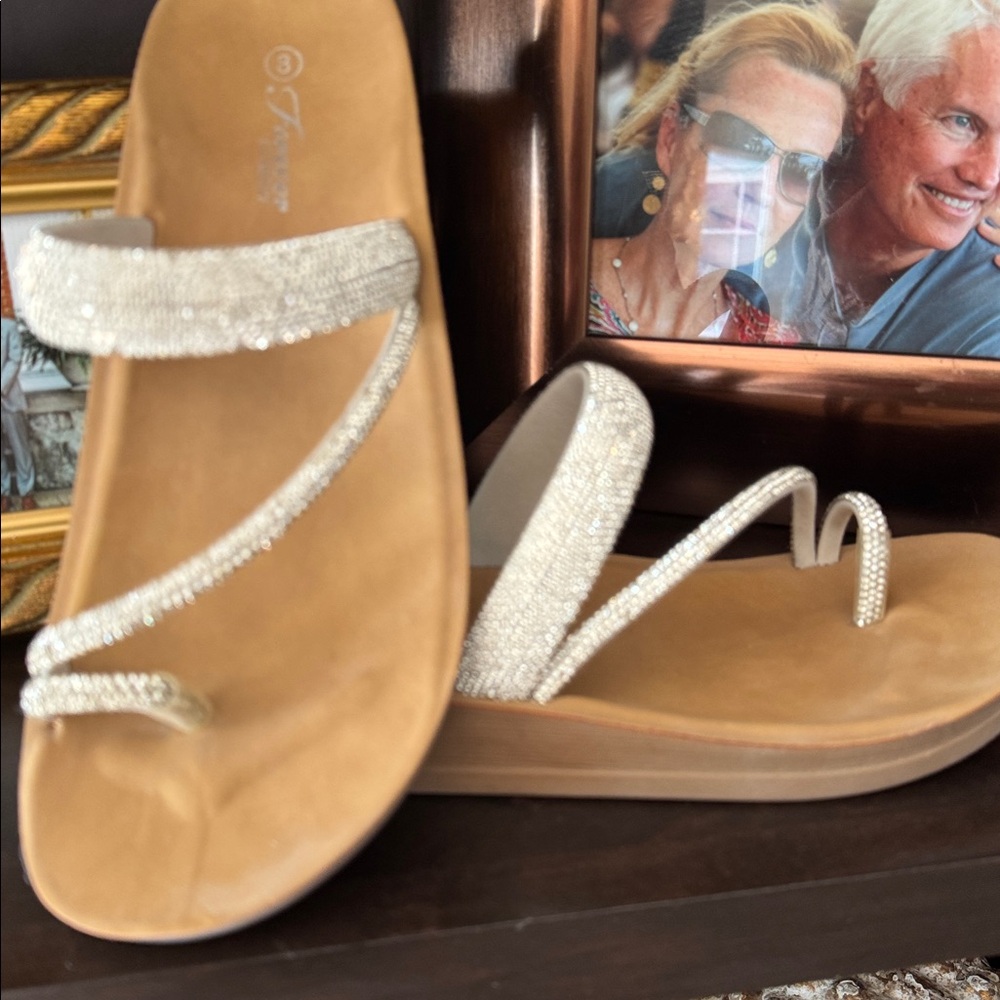 silver rhinestone sandals by Forever Comfort. Size 8 beach summer St Barth